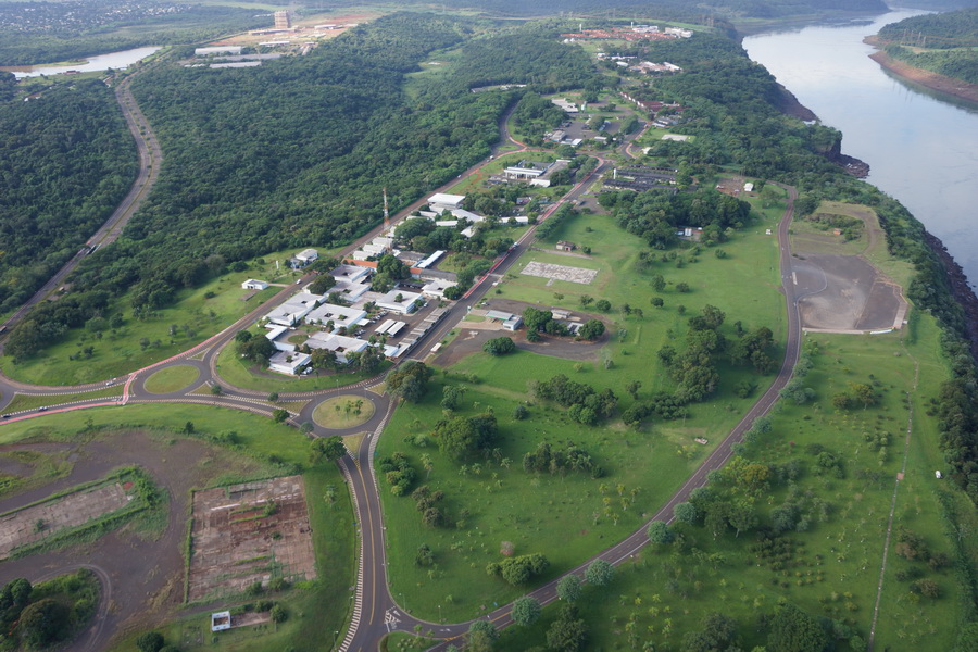 Instalaes auxiliares a margem esquerda (Brasil) de Itaipu